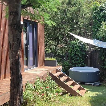 Joli Studio Climatise Avec Jacuzzi Prive Et Entree Independante Fréjus Kültér fotó