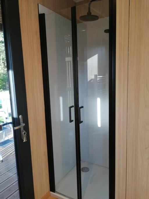 Joli Studio Climatise Avec Jacuzzi Prive Et Entree Independante Fréjus Kültér fotó