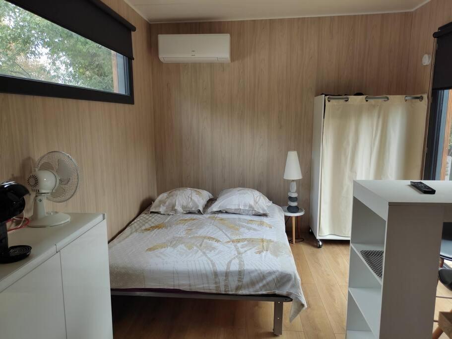 Joli Studio Climatise Avec Jacuzzi Prive Et Entree Independante Fréjus Kültér fotó