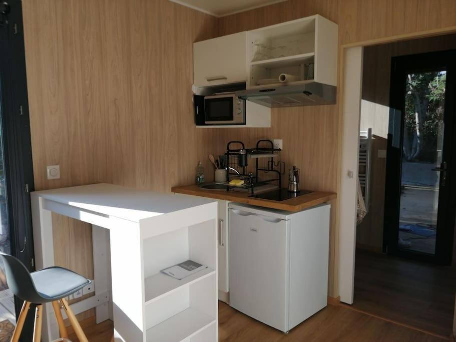 Joli Studio Climatise Avec Jacuzzi Prive Et Entree Independante Fréjus Kültér fotó