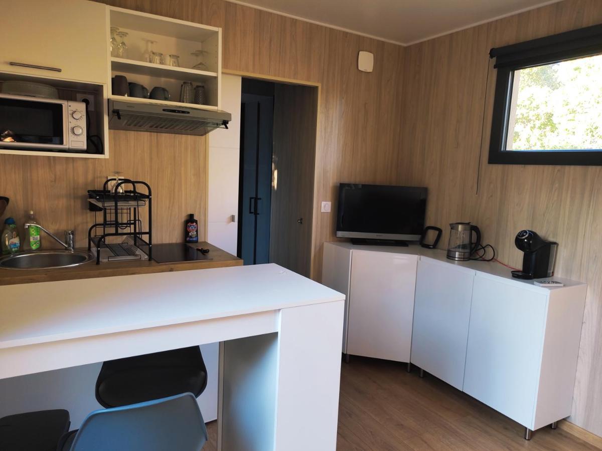 Joli Studio Climatise Avec Jacuzzi Prive Et Entree Independante Fréjus Kültér fotó