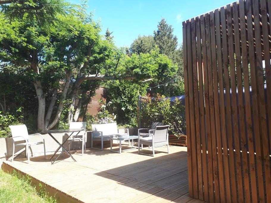 Joli Studio Climatise Avec Jacuzzi Prive Et Entree Independante Fréjus Kültér fotó