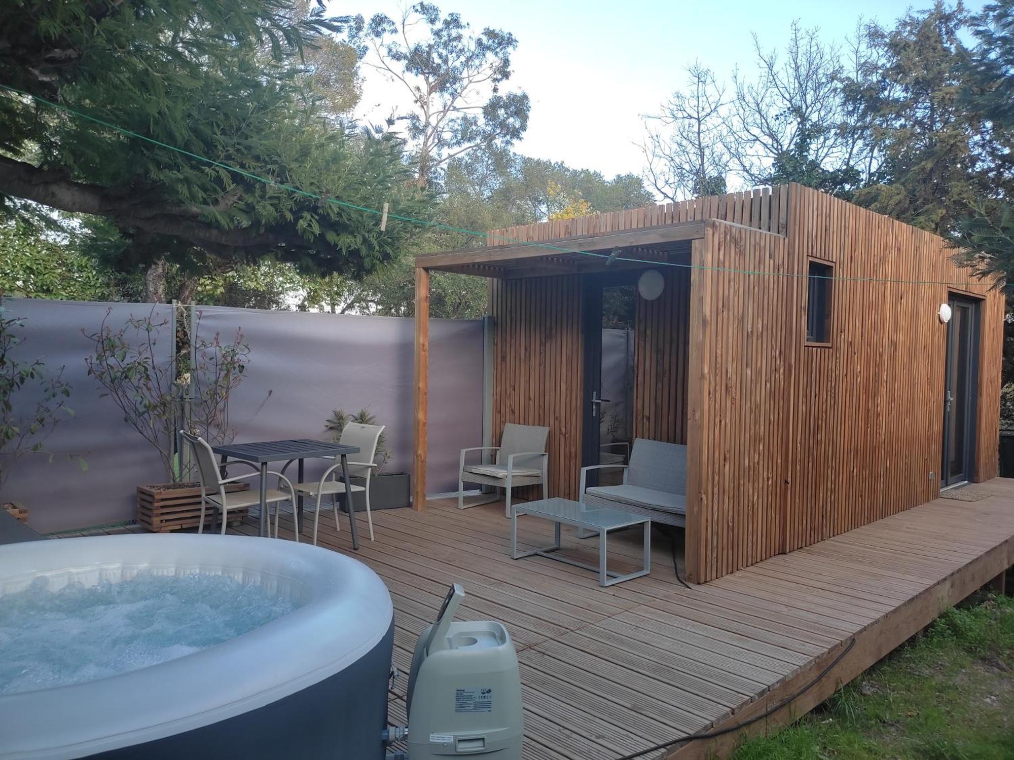 Joli Studio Climatise Avec Jacuzzi Prive Et Entree Independante Fréjus Kültér fotó