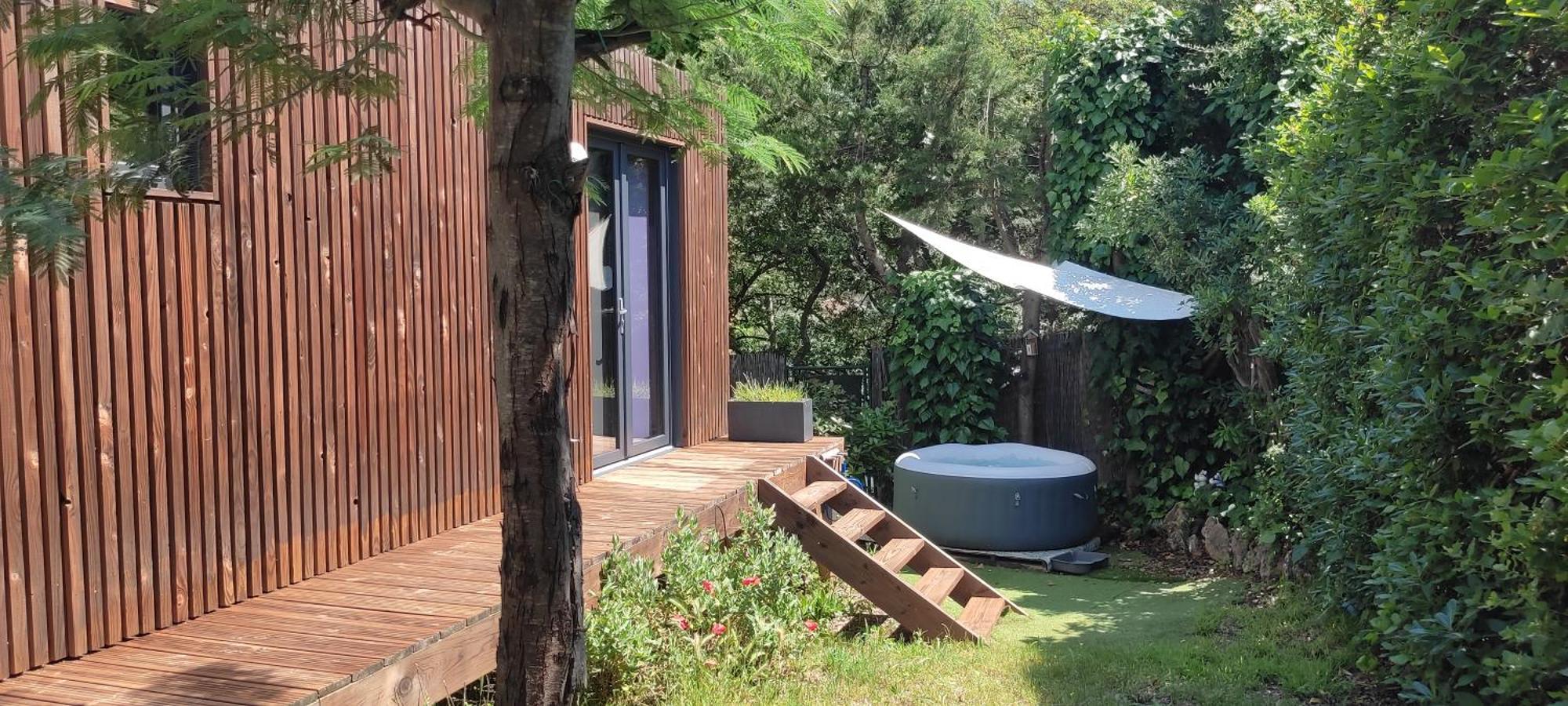 Joli Studio Climatise Avec Jacuzzi Prive Et Entree Independante Fréjus Kültér fotó